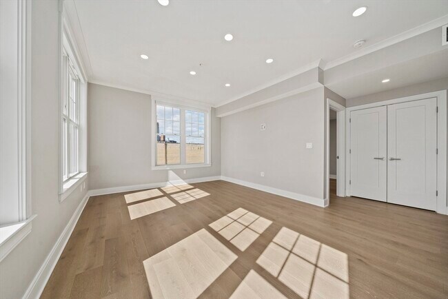 Building Photo - 353 Summer St