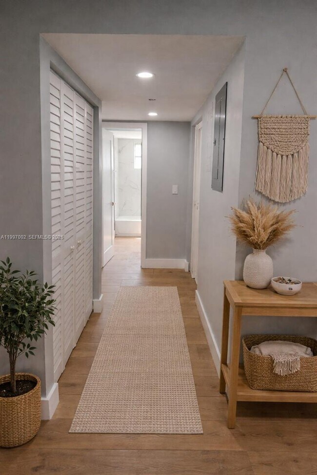 Building Photo - 2980 Riverside Dr