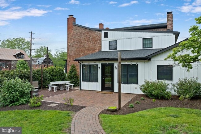 Building Photo - 2406 Upper Ridge Rd