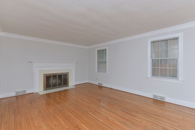 Building Photo - Charming 3 Bedroom, 2 Bath All-Brick Bunga...