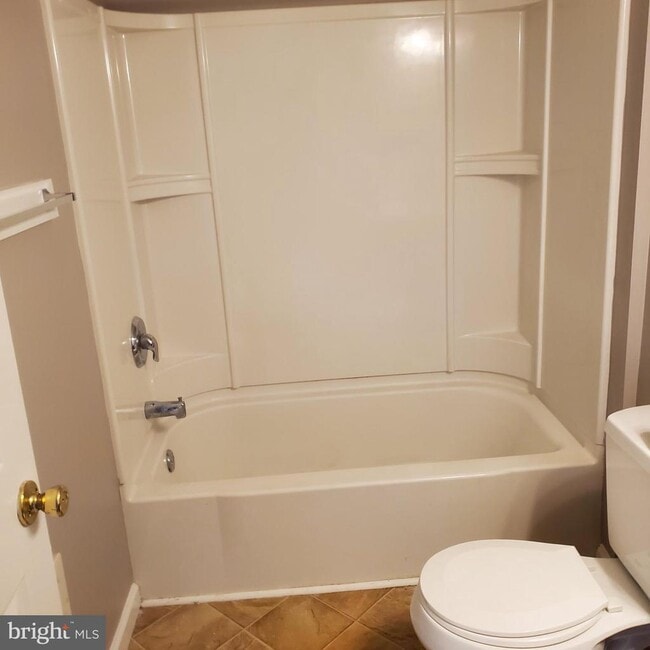 Building Photo - 314 S Locust St