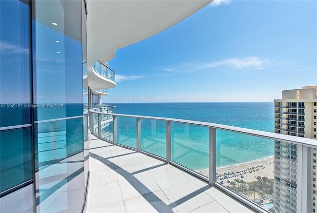 Building Photo - 17475 Collins Ave