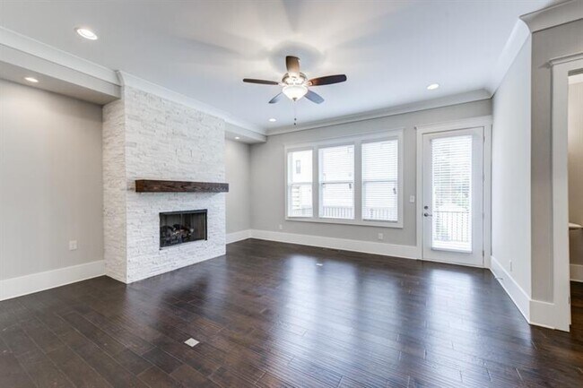 Building Photo - 4304 Walsh Dr