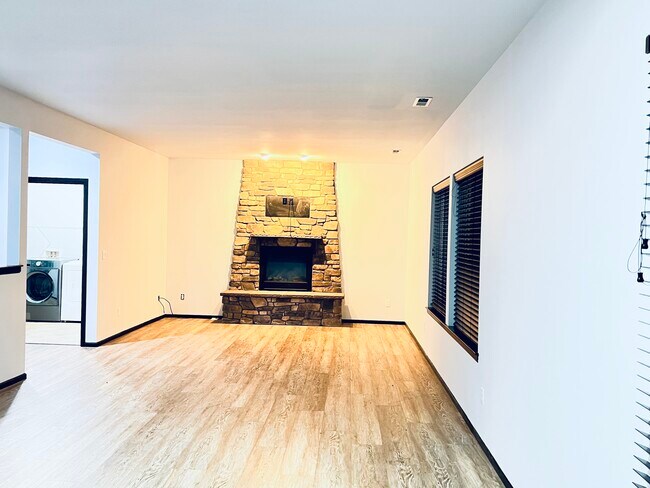 Building Photo - 5815 148th Pl NE