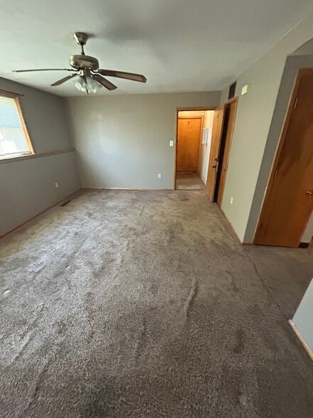 Building Photo - 8 8th St W