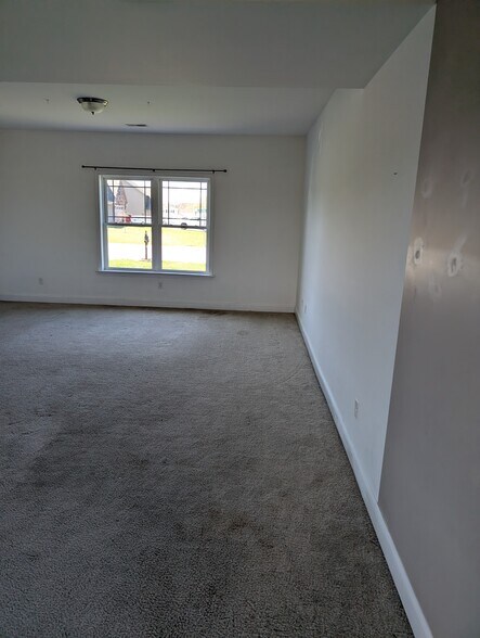 Building Photo - 17 Victoria Ct