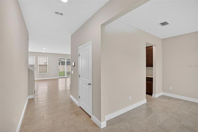 Building Photo - 2546 Warren Acrs Blvd