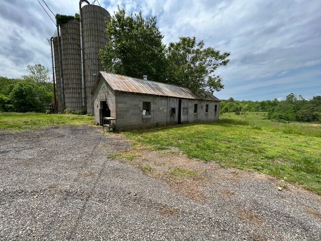 Building Photo - Beautiful home located in Powhatan