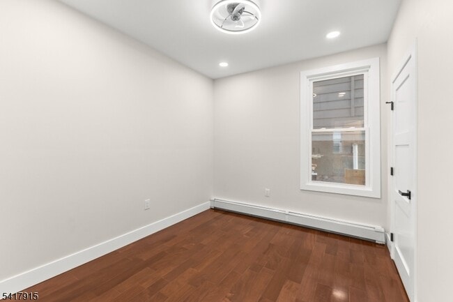 Building Photo - 633 Lafayette Ave