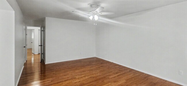 Building Photo - 12913 Trail Hollow Dr