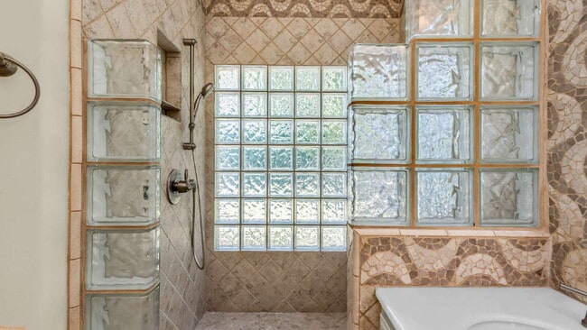Building Photo - Spacious 3-Bedroom Retreat with 2.5 Baths in Palm Desert, Long-Term Rental (one year minimum)