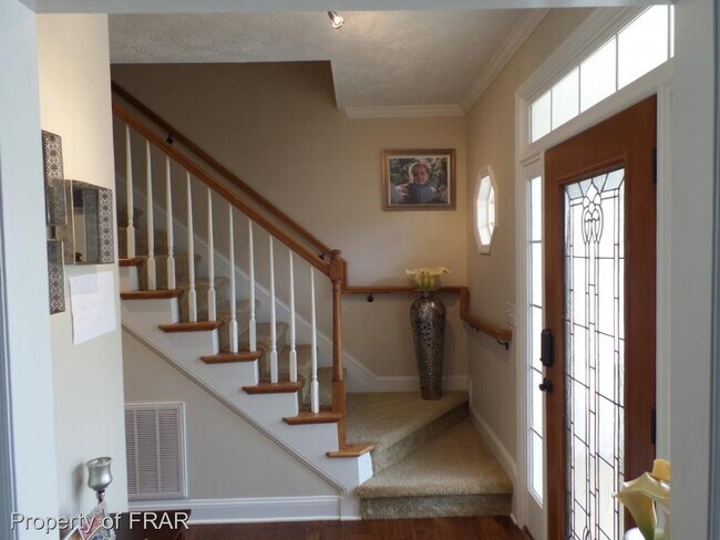 Building Photo - 124 Highgrove Ct