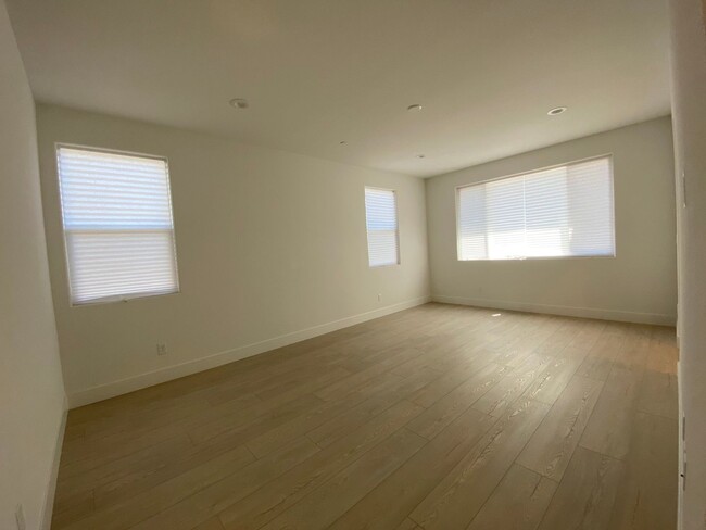 Building Photo - Stunning Like-New Home for Rent in Ellis C...