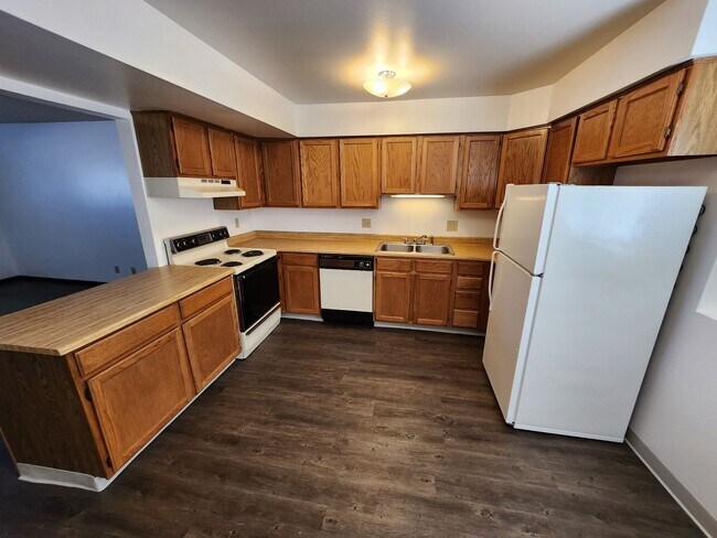 Building Photo - 2103 Chautard Dr