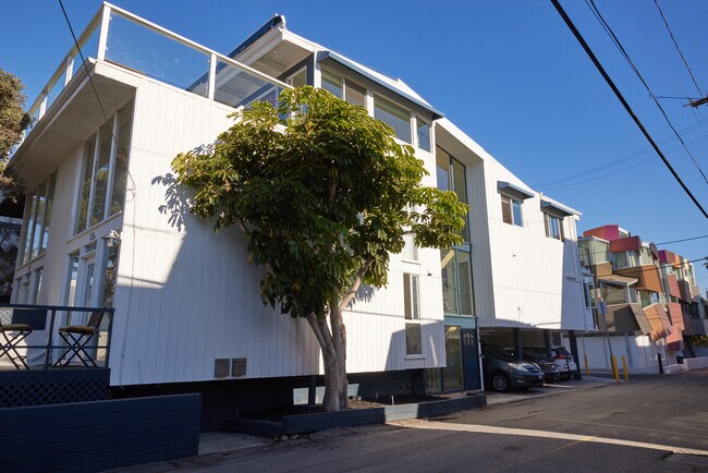 Building Photo - 14 Westwind St