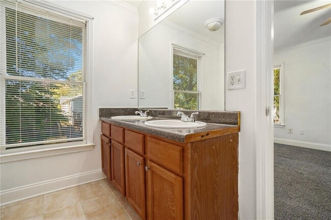 Building Photo - 719 Magnolia St NW