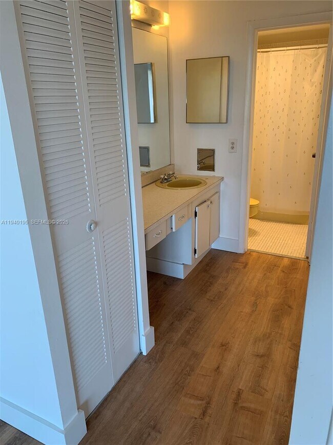 Building Photo - 16751 NE 9th Ave