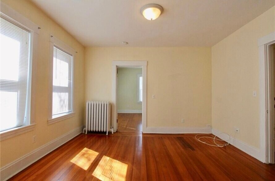 Building Photo - 23 Bedlow Ave