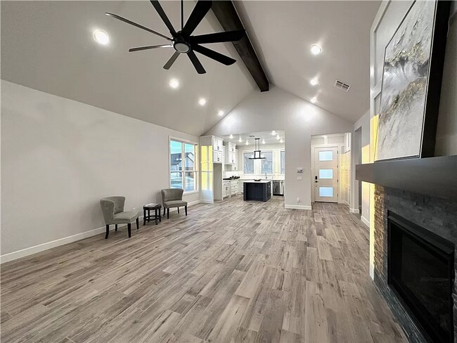 Building Photo - Luxarious 3BD/2BTH Home off of JKP Turnpik...