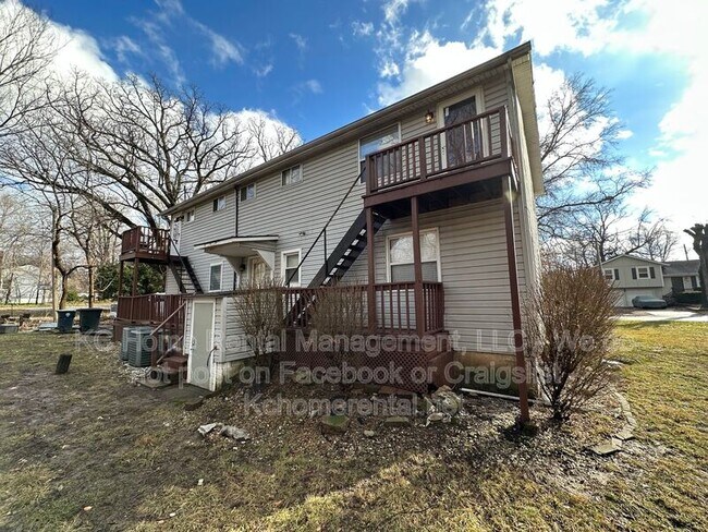 Building Photo - 4400 NE 46th Terrace