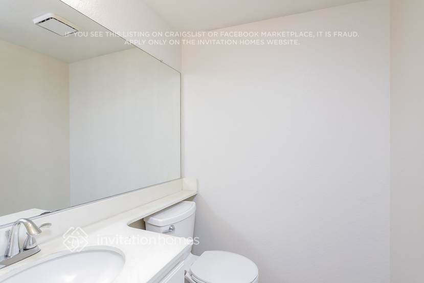 Building Photo - 23784 Sierra Oak Dr