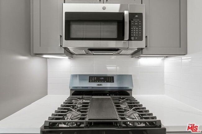 Building Photo - 8613 W Olympic Blvd