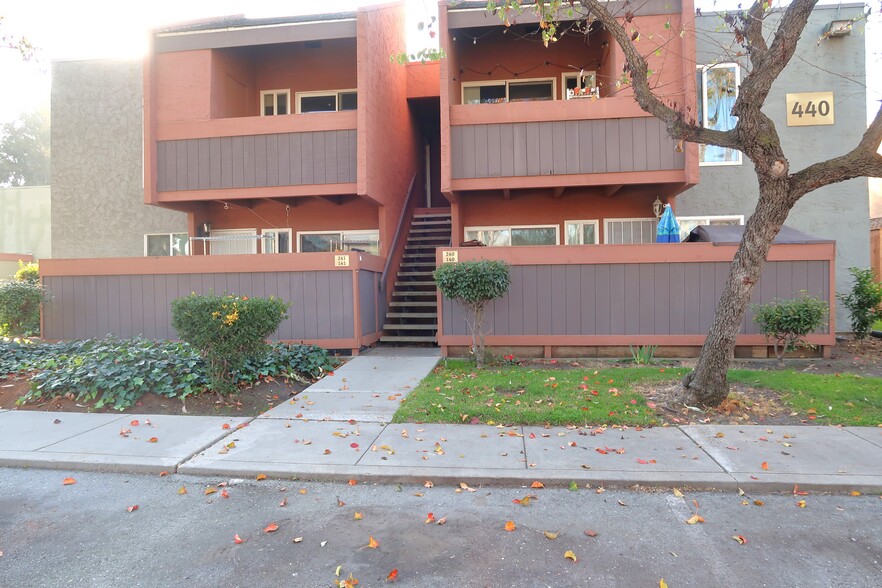Front - 440 Dempsey Rd