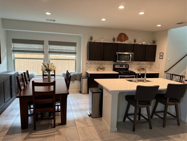 Building Photo - 8145 Daisy Cutter Crossing