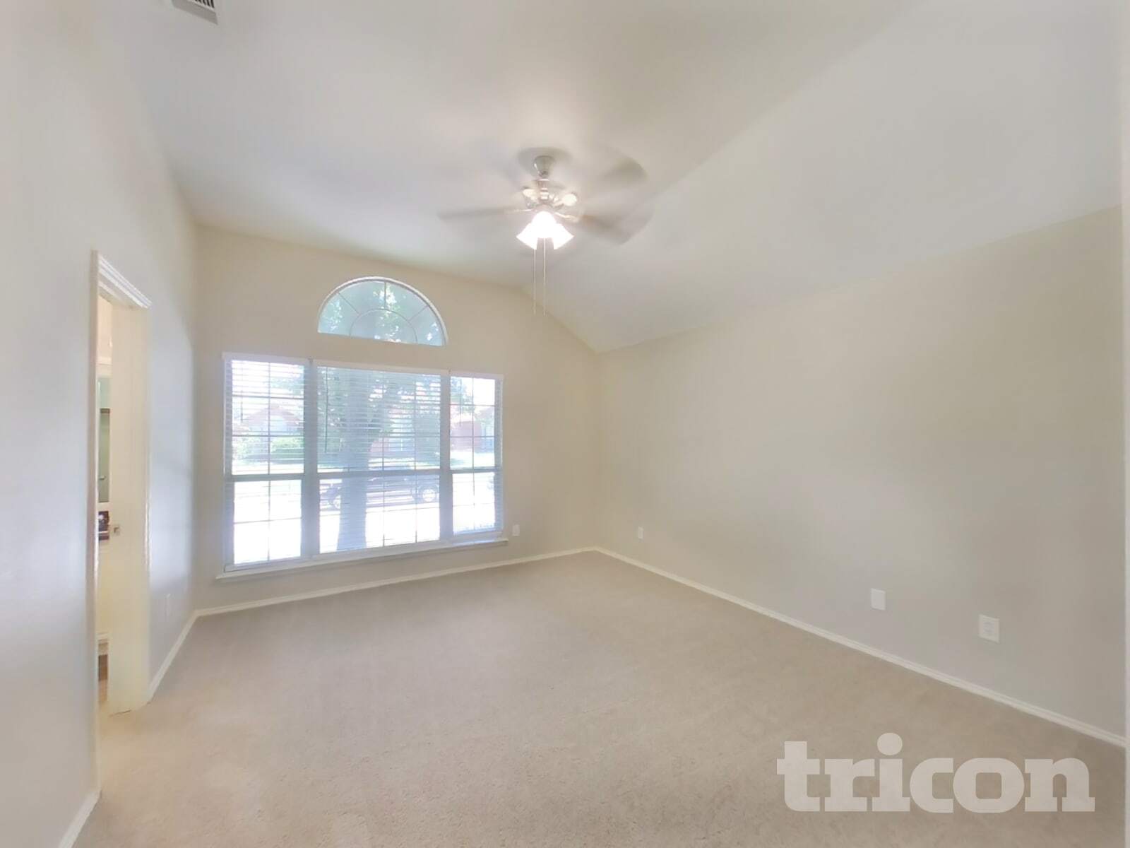 Building Photo - 834 San Jacinto Dr