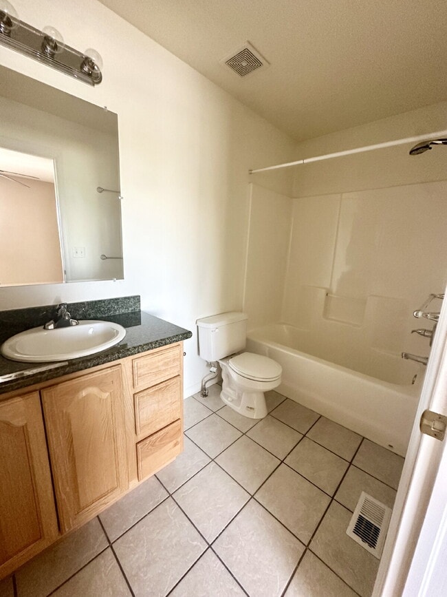 Building Photo - Charming Townhouse for Rent in Cheyenne, WY