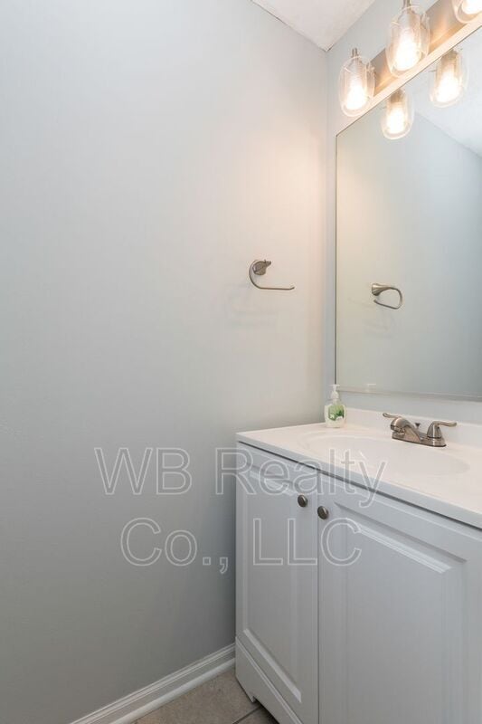 Building Photo - 10525 Hickory Dr