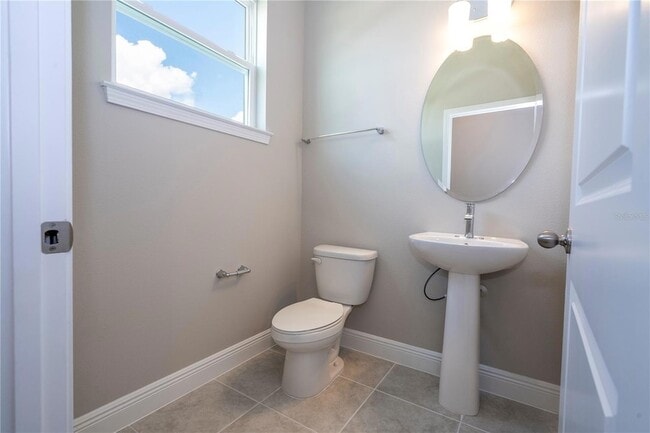 Building Photo - 16350 Hamlin Vw St