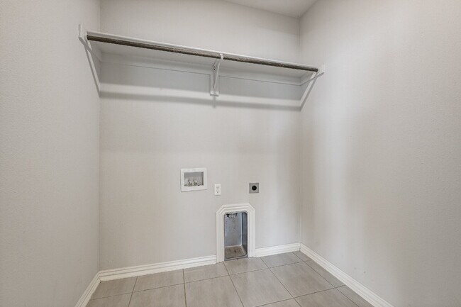 Building Photo - 2016 W Chandler Ave