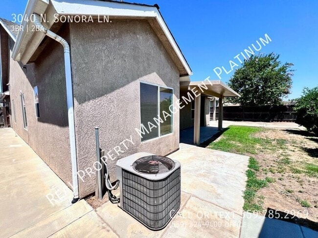 Building Photo - 3040 N Sonora Ave