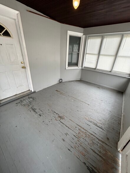 Building Photo - 1140 Plymouth Ave S