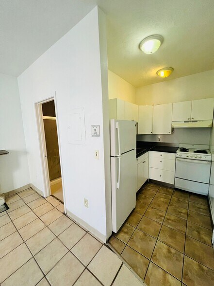 Building Photo - 556 Columbus Ave