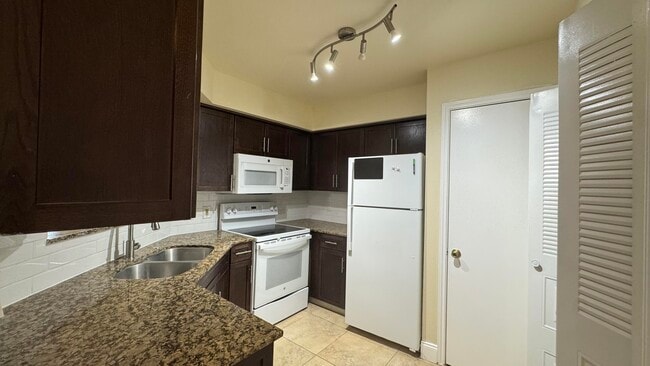 Primary Photo - 2662 NW 33rd St