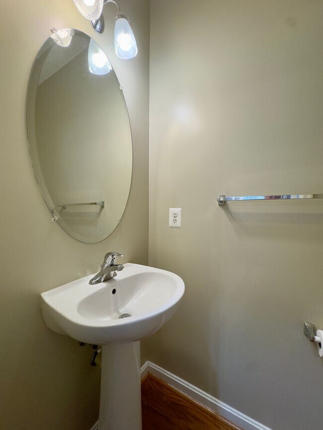 Building Photo - Charming 3BD/2BA/2 Half Bath Townhome with Garage in Havre de Grace, MD!
