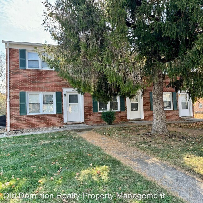 Building Photo - 2 br, 1.5 bath House - 548 Roosevelt Street