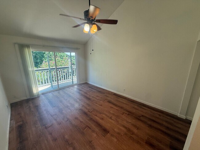 Building Photo - Available Now! Beautiful 2 Bed / 2 Bath Condo in Scripps Ranch