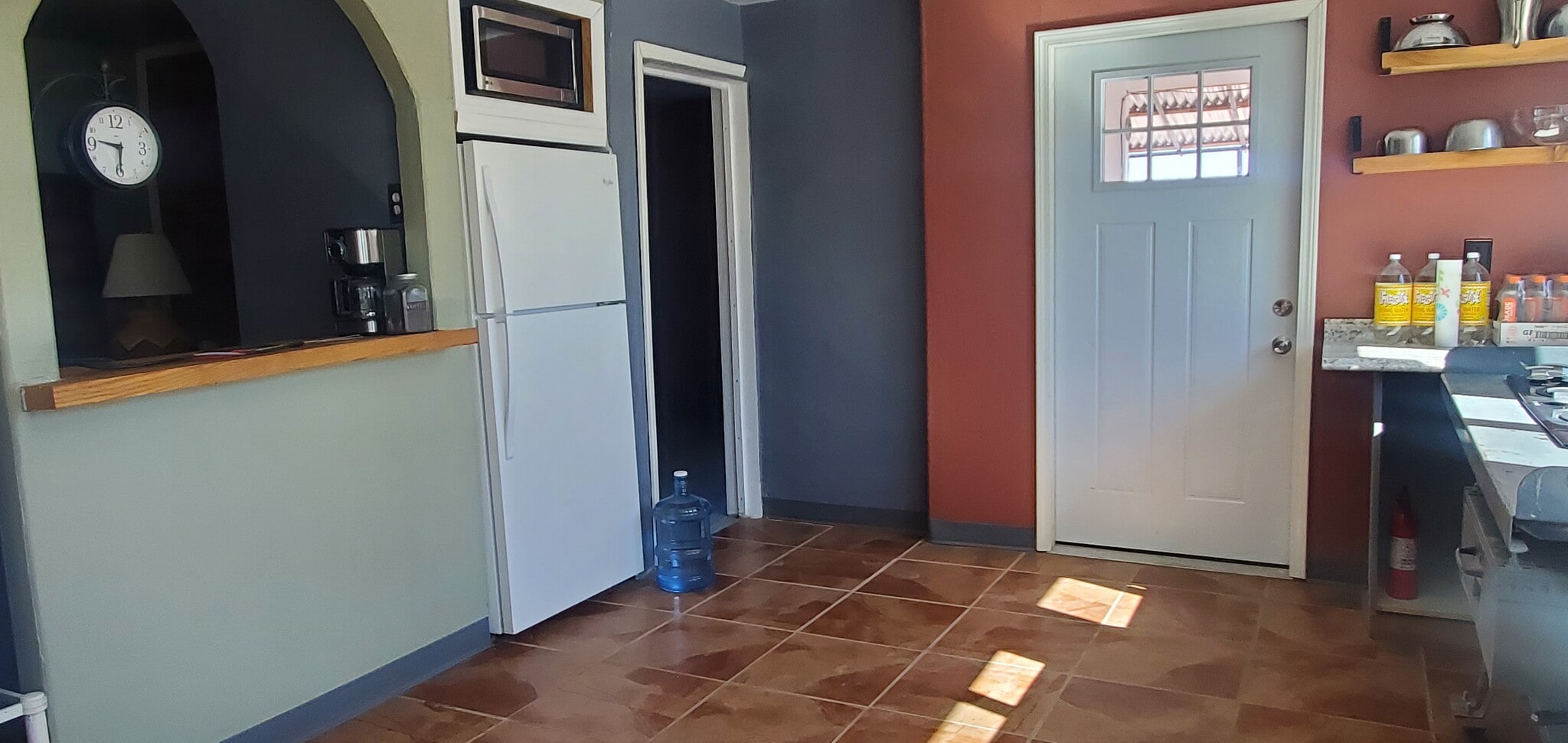 Building Photo - 1040 N Lyons Ave