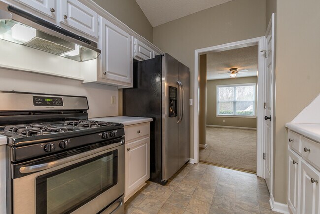 Building Photo - 3 BD 2 BA  Fenced Ranch with Bonus Room
