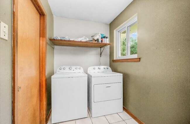 Building Photo - 5574 Houston Dr