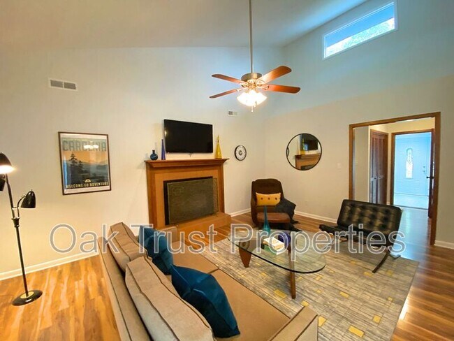 Building Photo - 303 Christiee Ct