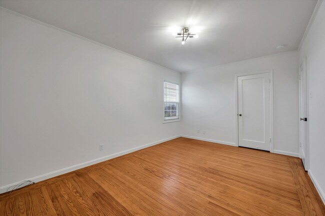 Building Photo - 619 Santa Susana Ave