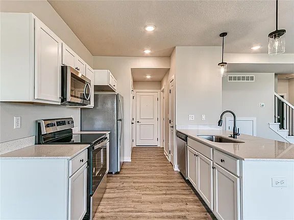 Building Photo - 6935 Bluebell Ct