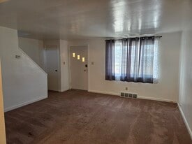 Building Photo - 813 4th St