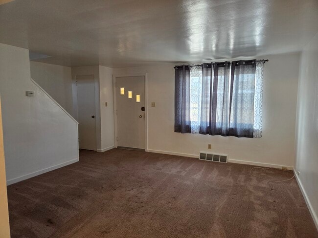 Building Photo - 813 4th St