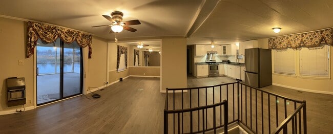 Building Photo - Waterfront 3 bedroom 2 bath