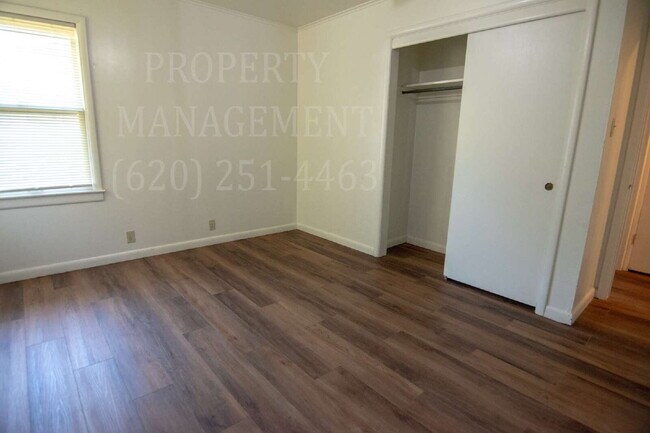 Building Photo - 2-Bedroom Duplex